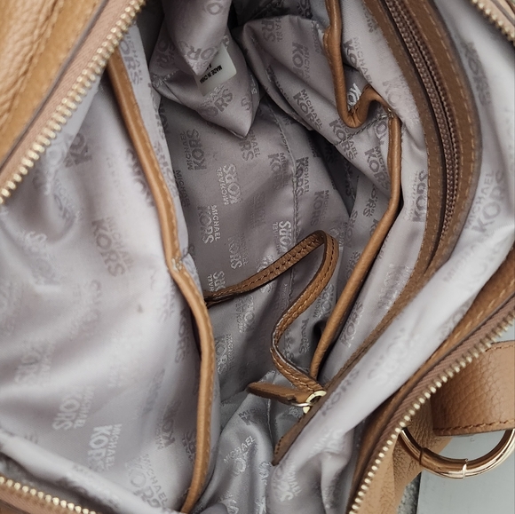 Michael Kors Fulton Large LeatherSatchel - Peanut Color - Picture 9 of 9